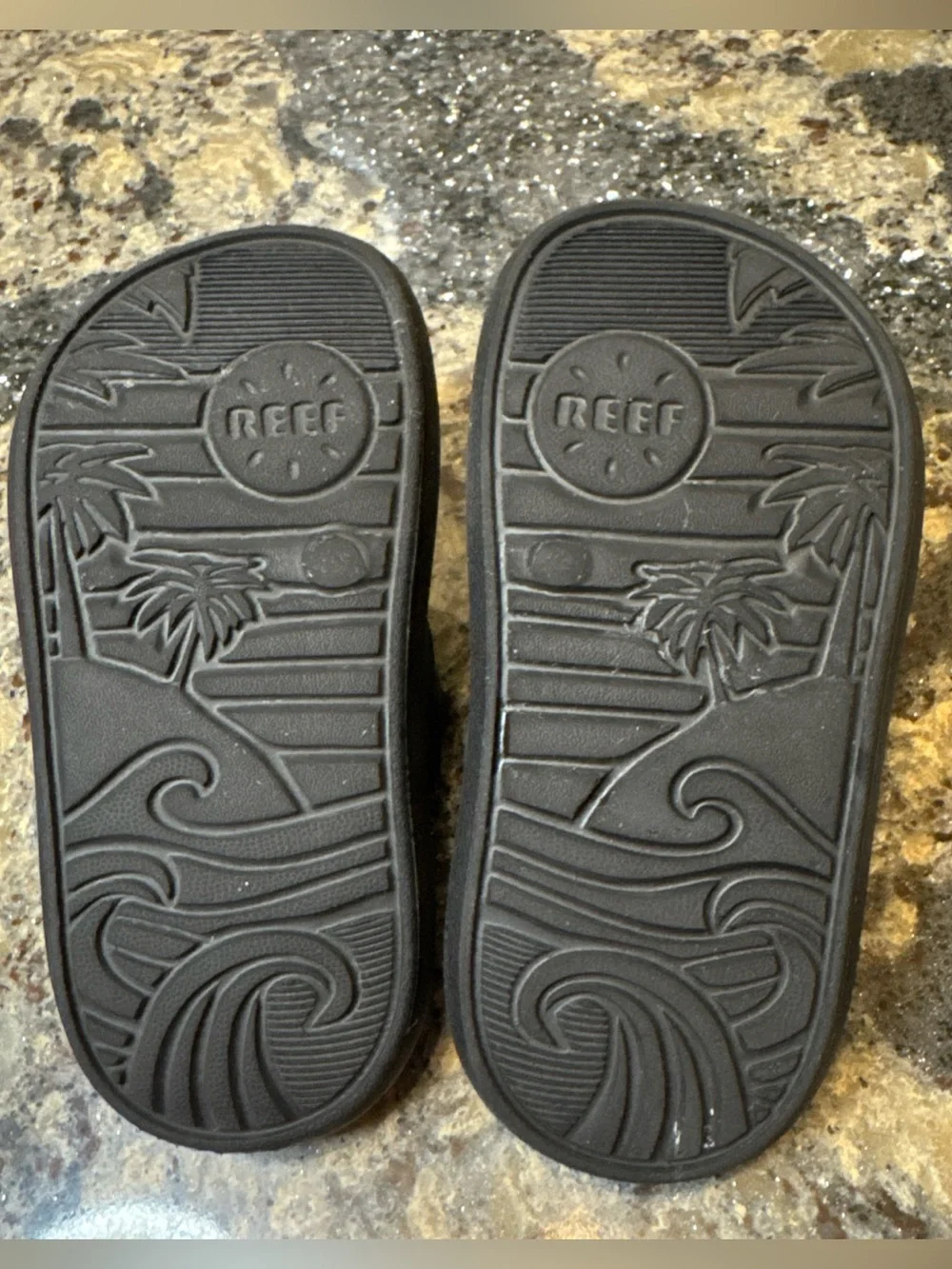 Reef Little Rio Slide Black Size 8 Hardly Used